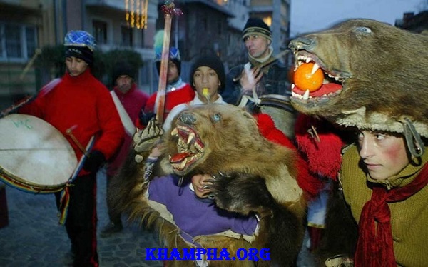 Những Phong Tục Đón Năm Mới Kỳ Quặc Nhất Thế Giới Những Phong Tục Đón Năm Mới Kỳ Quặc Nhất Thế Giới